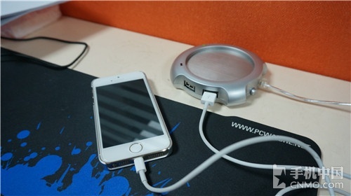 几招解决iPhone手机发烫方法 使用USB HUB充电